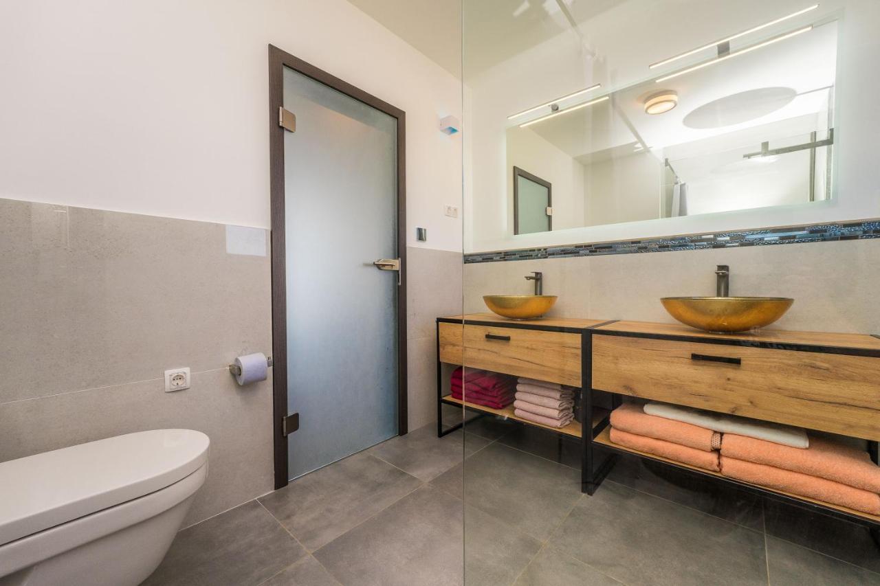Jimmys Beach direkt am Meer mit Pool Privlaka  Exterior foto