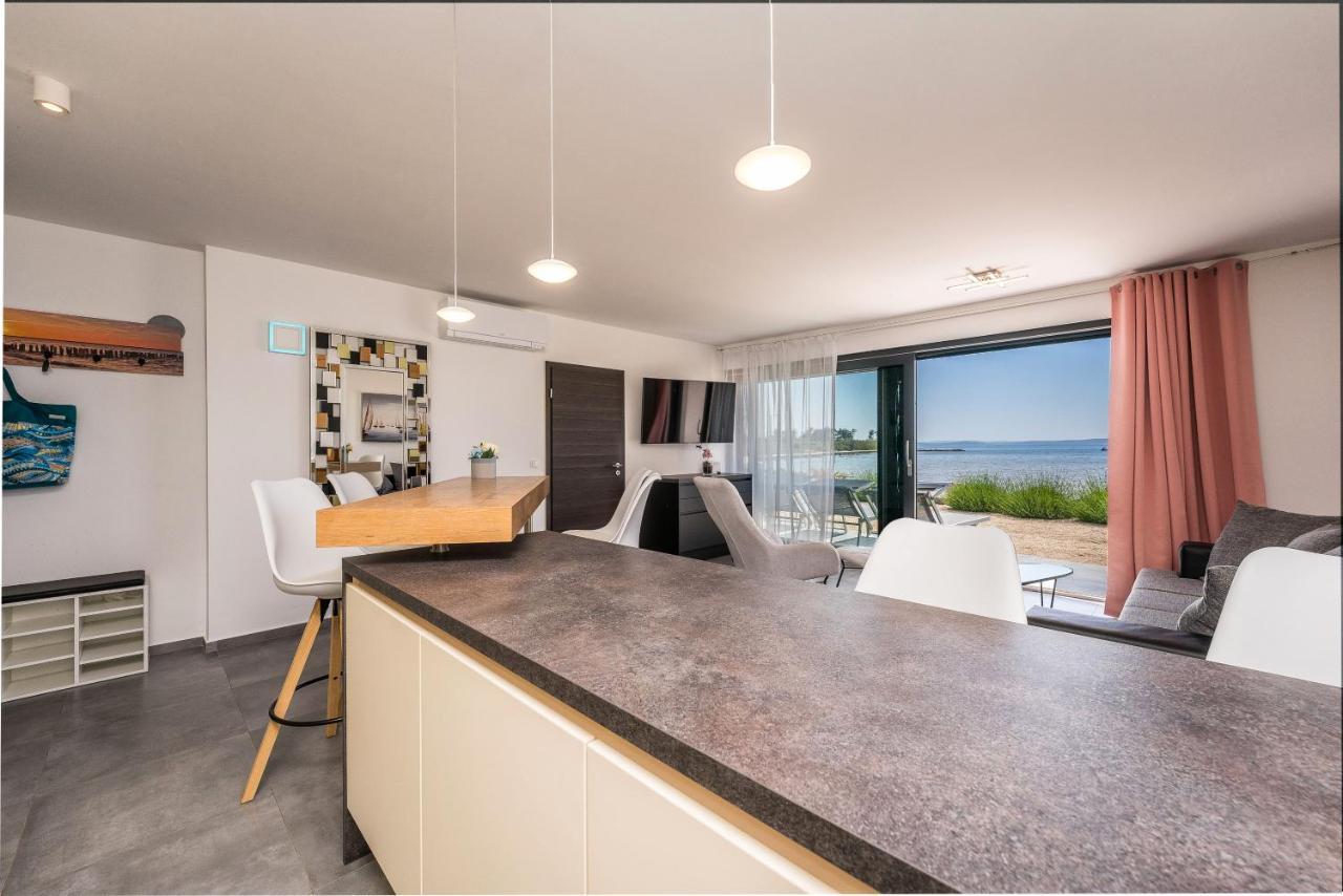 Jimmys Beach direkt am Meer mit Pool Privlaka  Exterior foto