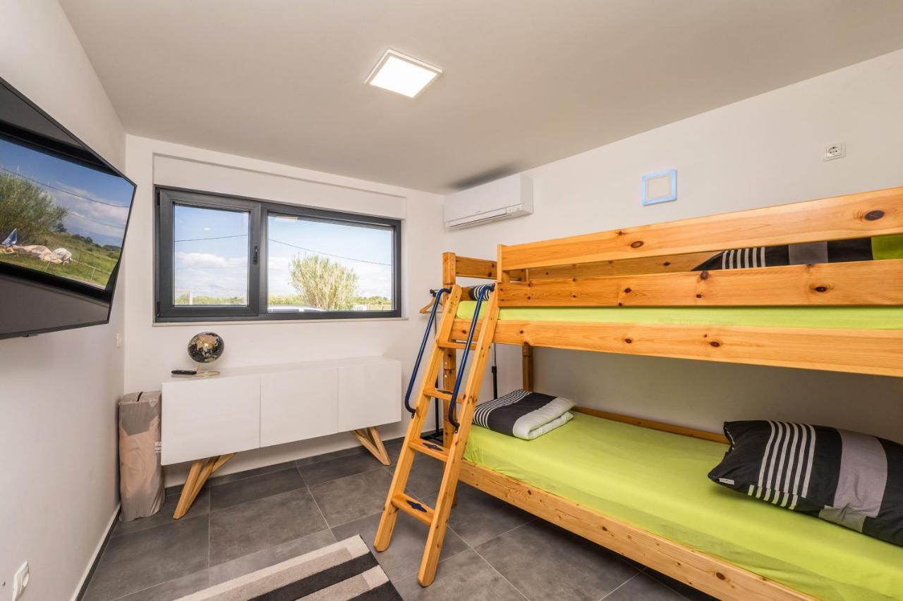 Jimmys Beach direkt am Meer mit Pool Privlaka  Exterior foto